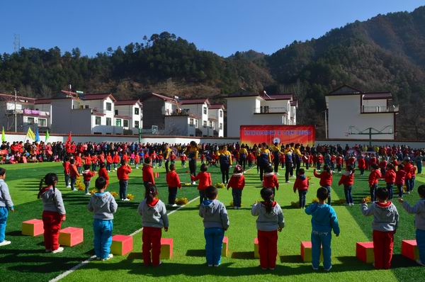 ����Ҥ������ѧУ��һ���ﾶ�˶�����Ӱ