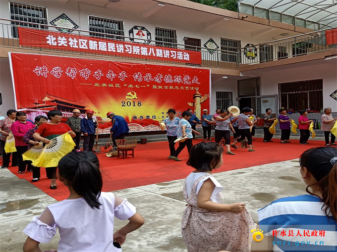 1、表演.jpg 1、表演.jpg